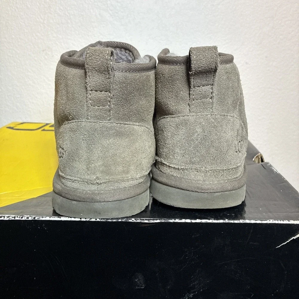 UGG Neumel Chukka Boots/Shoes Mens Size 6 Chestnut Gray Suede Wool Lined Mid Top